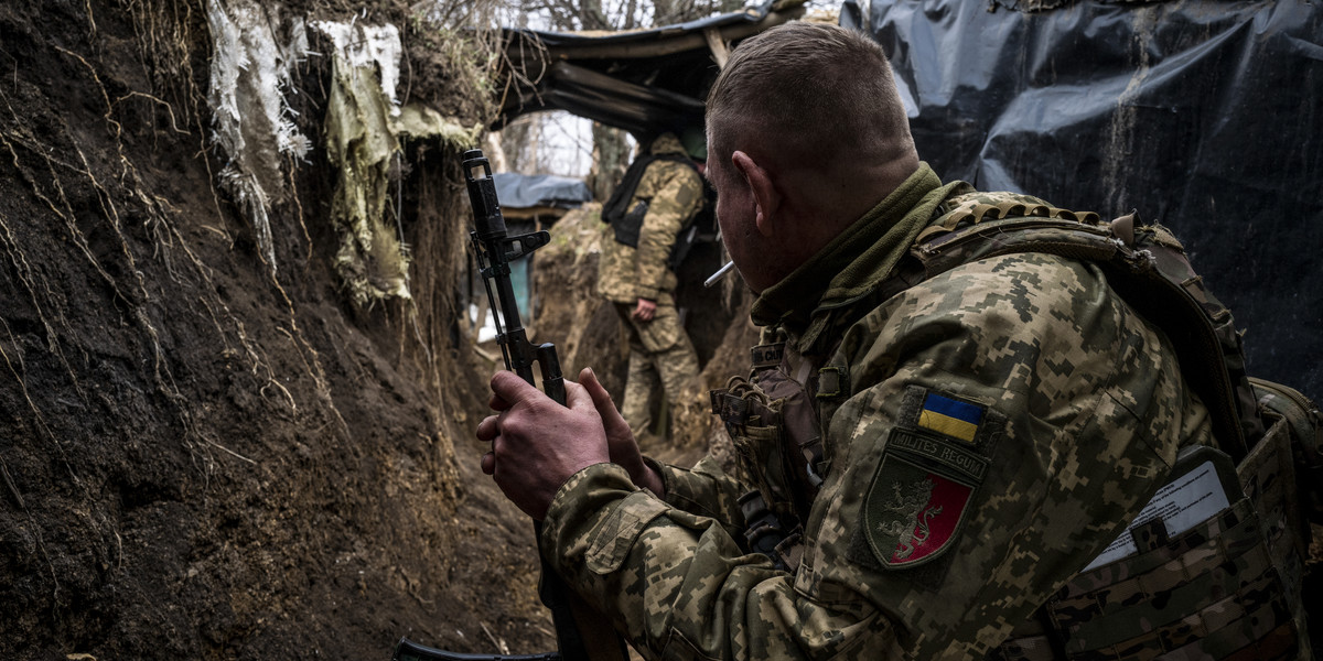 Ukraińscy żołnierze na froncie niedaleko Bachmutu.
