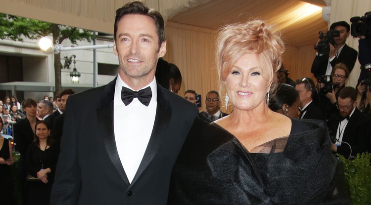 Hugh Jackman és a felesége, Debbie. Csak rá ne lépjen az asszonyka Hugh lábára.