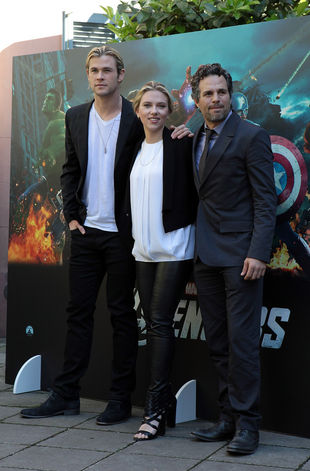 Chris Hemsworth, Scarlett Johansson i Mark Ruffalo na premierze "The Avengers"