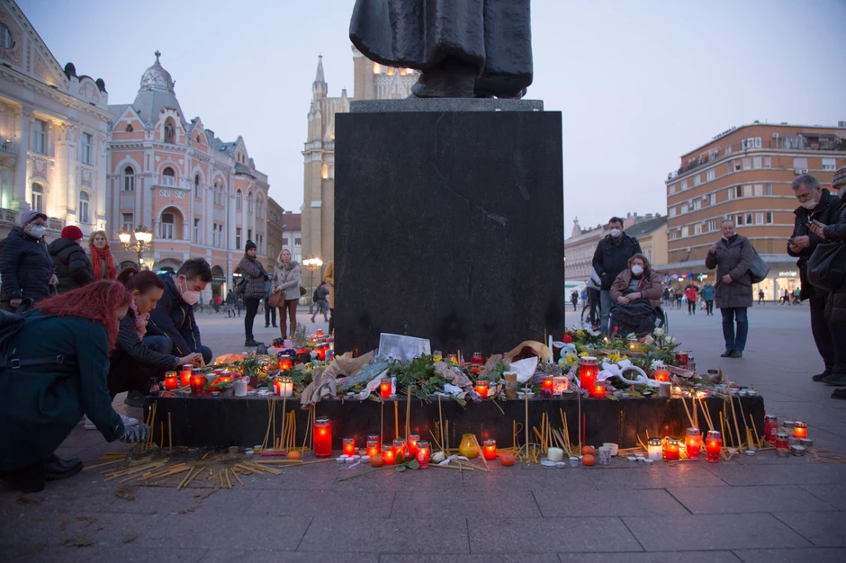 Paljenje sveća u Novom Sadu