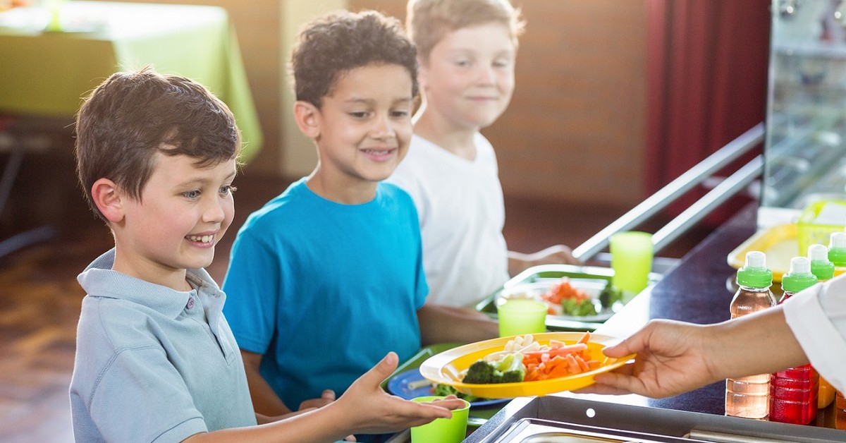 Darmowe obiady dla uczniów? „Solidarność” ostrzega przed kosztami choćby 15 mld zł rocznie