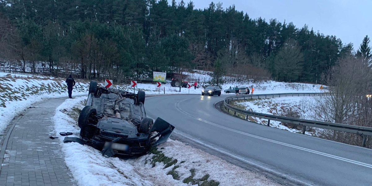 24-latek dachował pod wpływem alkoholu i narkotyków