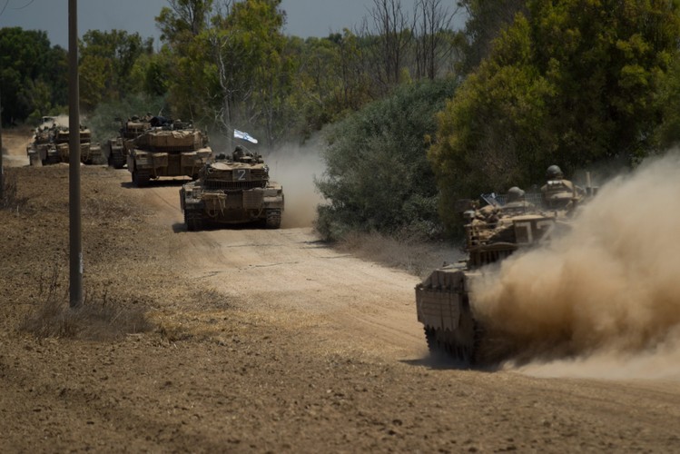 Izraelskie czołgi wjeżdżają do Gazy