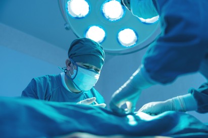 Idős korban mennyire kockázatos az érsebészeti műtét? Az orvos válaszol