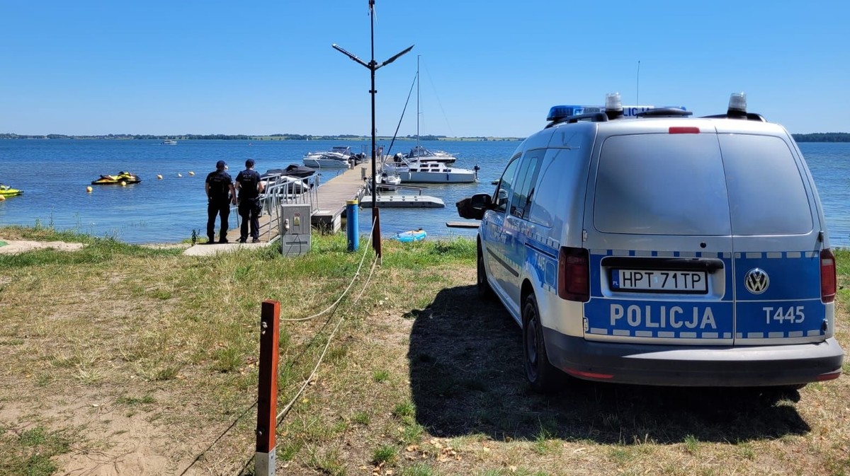 Dramat na jeziorze Niegocin. 16-latek płynął po dmuchany materac. Zabrakło mu sił...