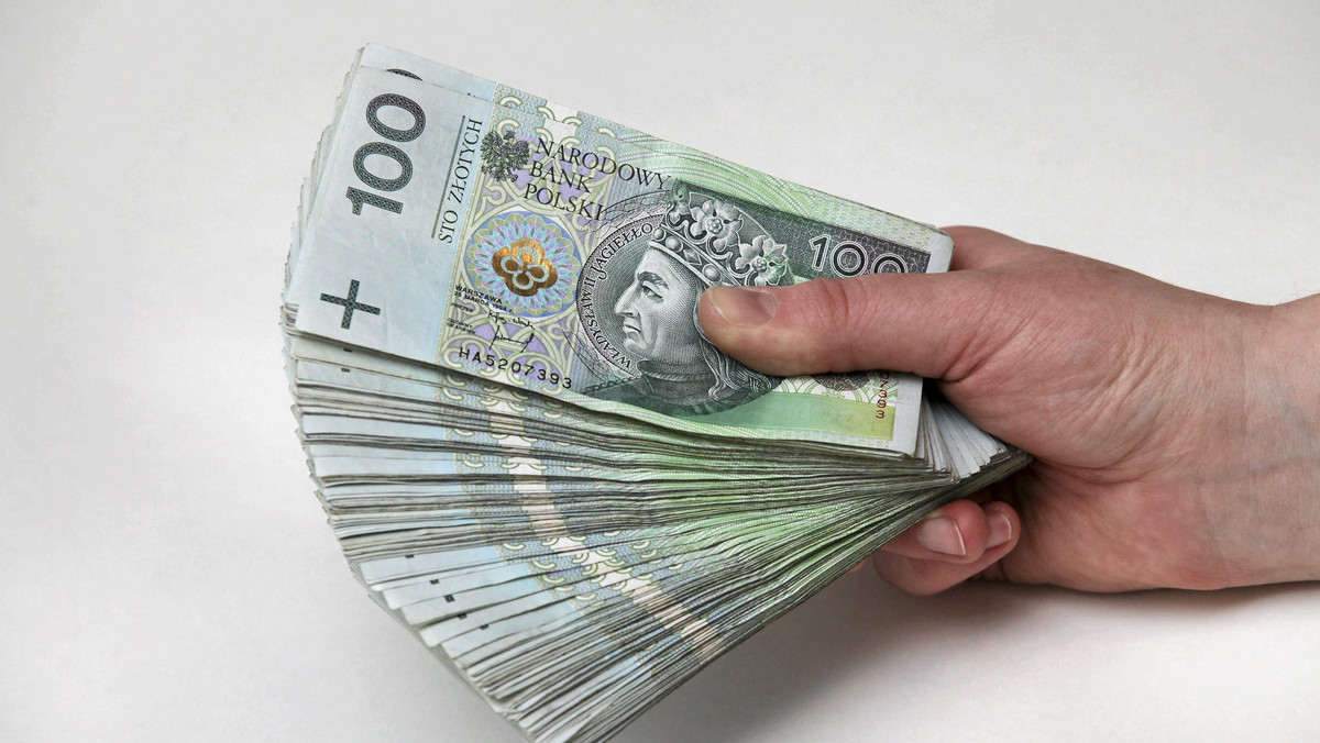 Kędzierzyńsko-kozielscy radni chcą obniżyć pensję prezydenta Tomasza Wantuły, bo źle reformował gminną oświatę.