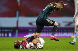 Leeds sprowadziło Aston Villę na ziemię. Asysta Klicha, hattrick Bamforda