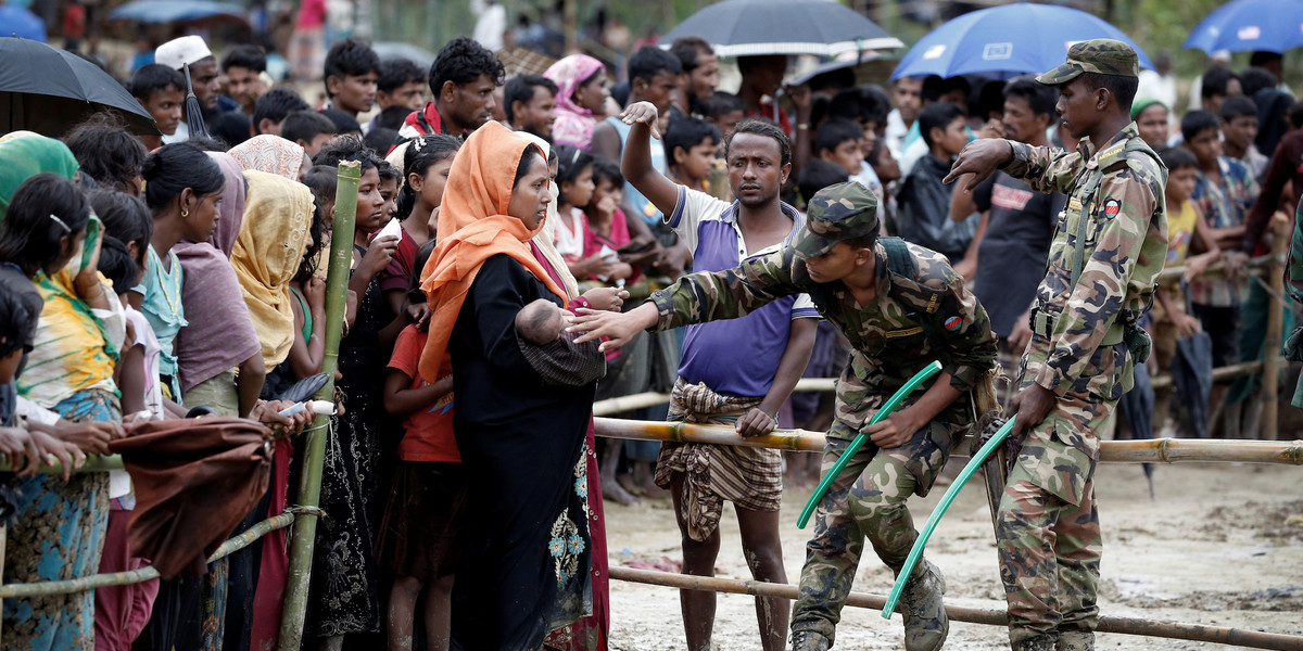 Rohingya refugees line up to receive aid in Bangladesh