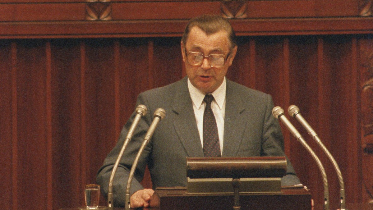 Profesor ekonomii, premier PRL w latach 1985-88, Zbigniew Messner zmarł w piątek w Warszawie - poinformowała PAP rzeczniczka Stowarzyszenia Księgowych w Polsce, którego Messner był prezesem.