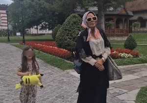 Ana Nikolić sa ćerkom u manastiru