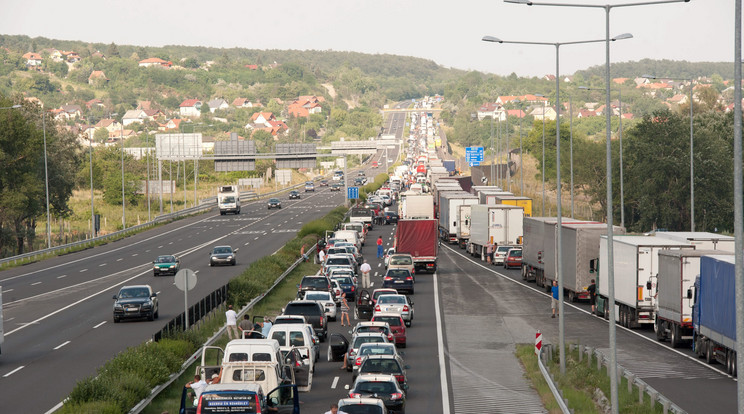 Így alakul vasárnap reggel a forgalom a magyar utakon / Illusztráció / Fotó: Illusztráció: MTI/Lakatos Péter