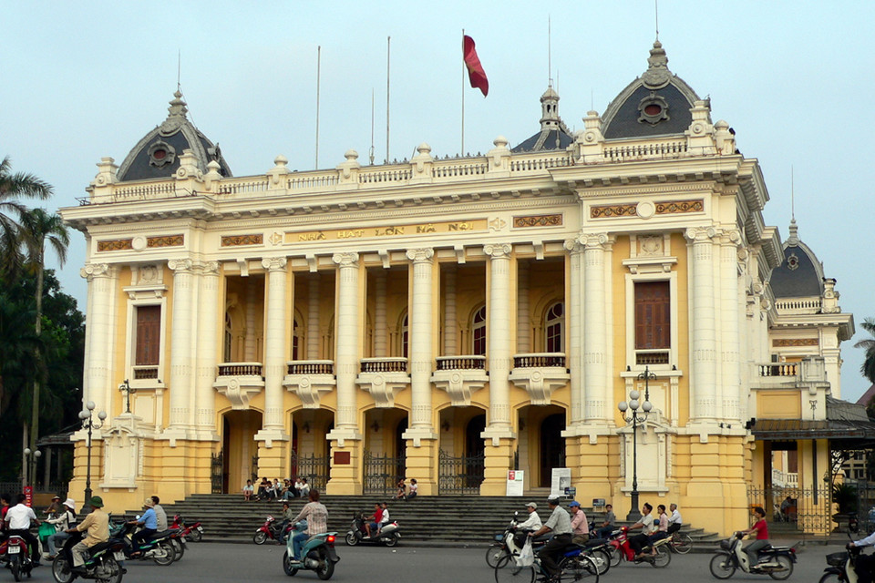 Hanoi - budynek Opery z czasów francuskiego protektoratu