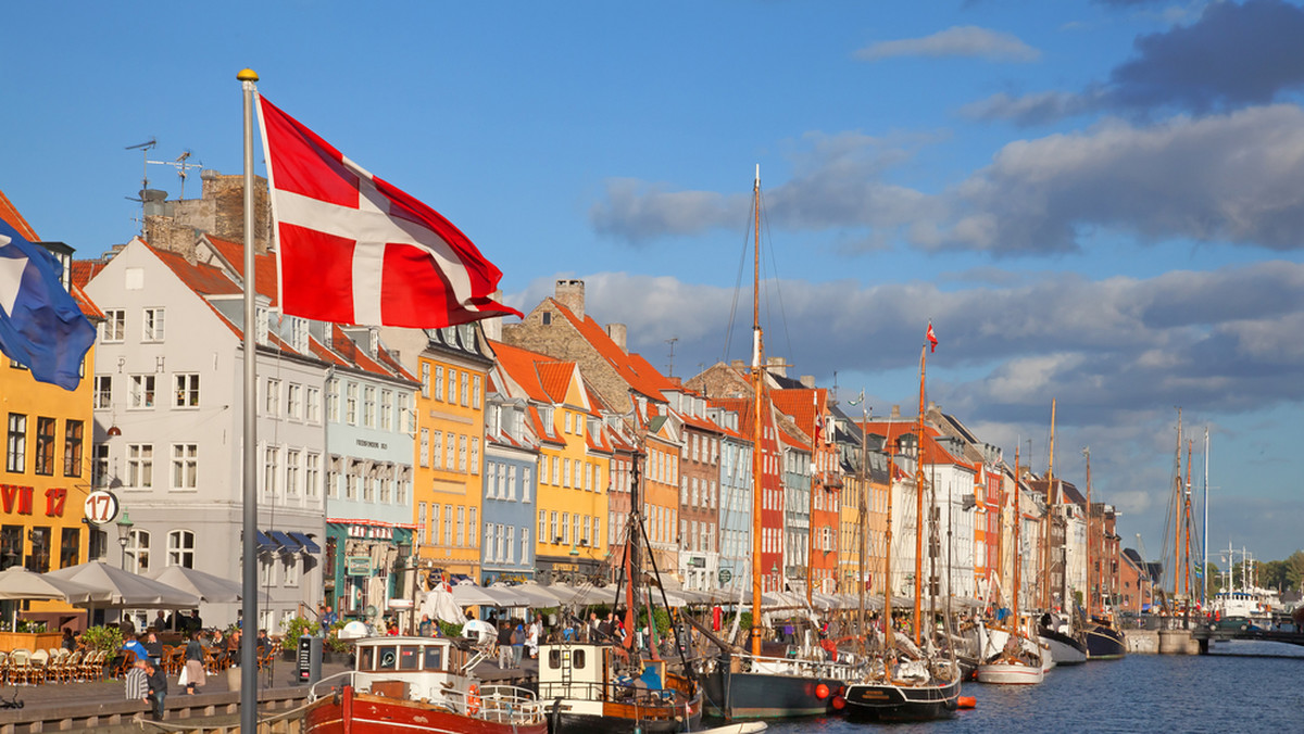 Duńskie władze podatkowe poinformowały w środę o wszczęciu śledztwa w związku z podejrzeniem największego w historii kraju oszustwa podatkowego. Szacuje się, że doszło do wyłudzenia równowartości ponad 800 mln euro tytułem nienależnych zwrotów podatków.