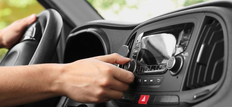 Dobra wiadomość dla kierowców elektryków: Dofinansowanie z programu NaszEauto zwolnione z PIT – Ale uwaga na podstawę prawną!
