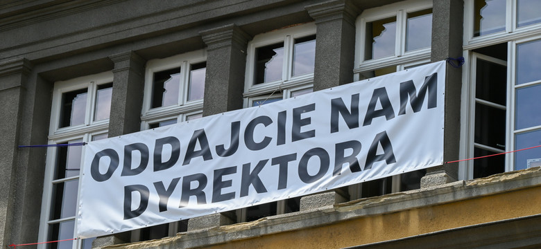 Kurator oświaty chce odwołać dyrektora w Tarnowie. Nauczyciel: to zastraszanie środowiska