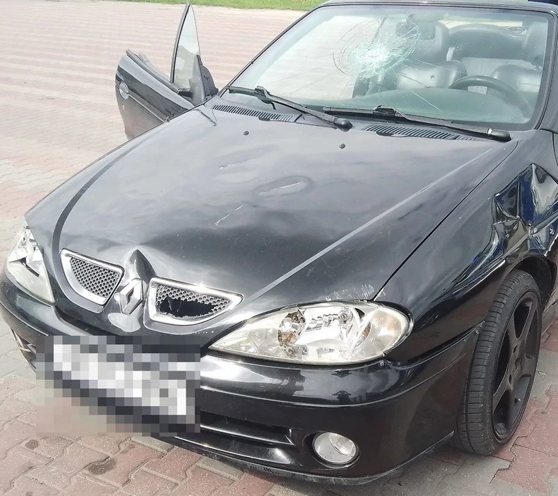 Renault Megane zdemolowane przez pijanego 36-latka