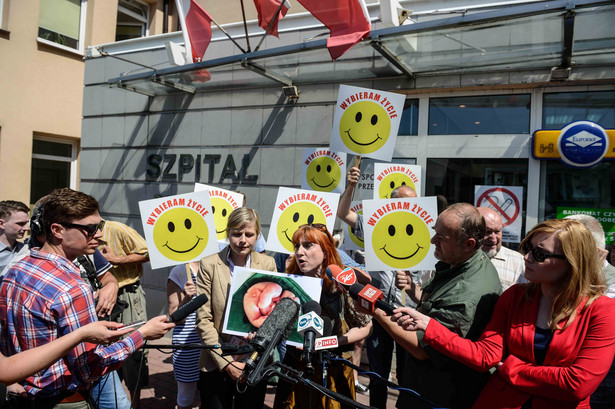 Happening w Wołominie. Starcie pro-life z Twoim Ruchem