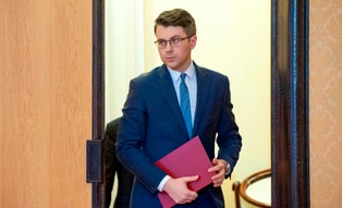 Müller o ustawie covidowej: Jej obecne brzmienie jest efektem pomyłki. Poprawka jest w tej chwili w Senacie