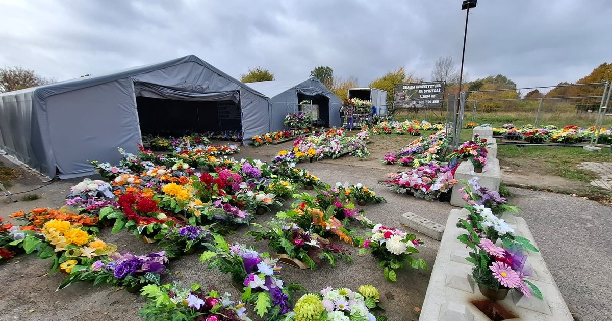 Chińskie kwiaty na polskich cmentarzach. Oto, co wybierają klienci