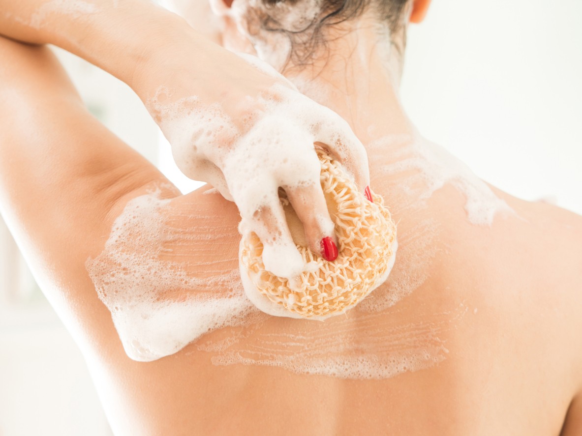 Aj na hubkách na telo sa môžu rýchlo rozmnožiť baktérie. (ilustračné foto)