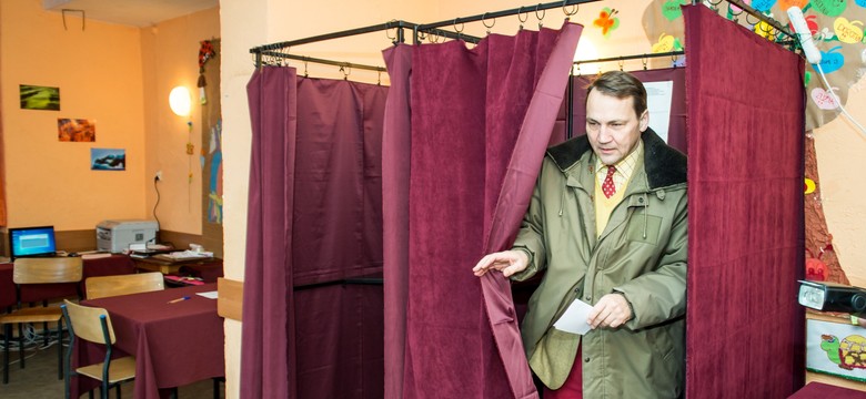 Kaczyński, Sikorski, Kopacz. Zobacz, kto już zagłosował w II turze wyborów samorządowych