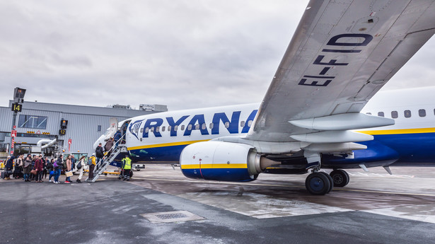 Samolot irlandzkich tanich linii lotniczych Ryanair