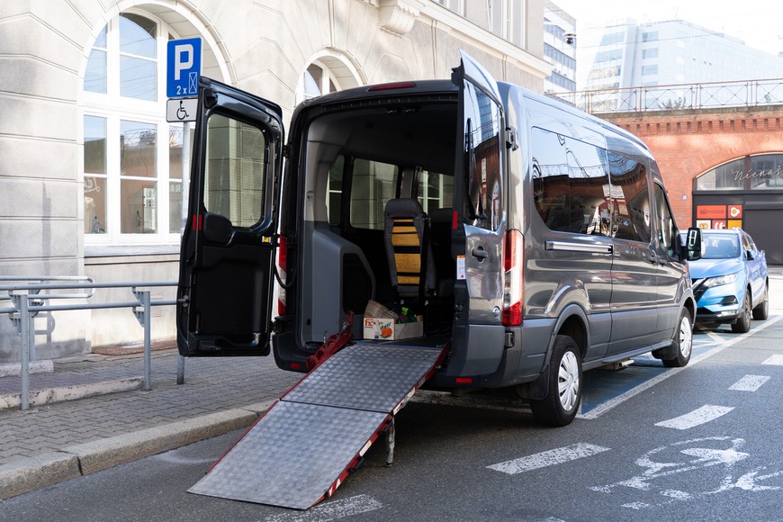 Transport drzwi w drzwi będzie realizowany busem