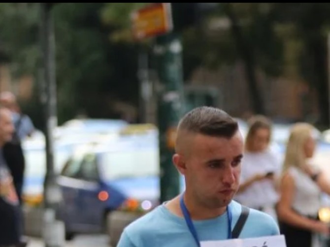 Mladić u Sarajevu prikuplja pomoć za ženidbu