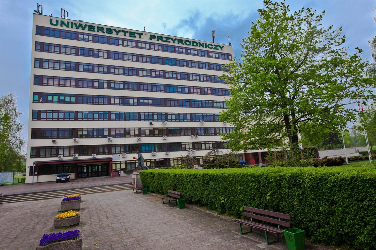 Afera na poznańskiej uczelni. "Studenci pilnowali koleżanek"