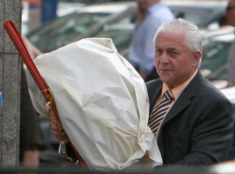 Posel Janusz Maksymiuk w dniu urodzin Sandry Lewandowskiej kupil kwiaty na skrzyzowaniu ulic Kruczej i Alei JerozolimskichWarszawa 08/06/2007