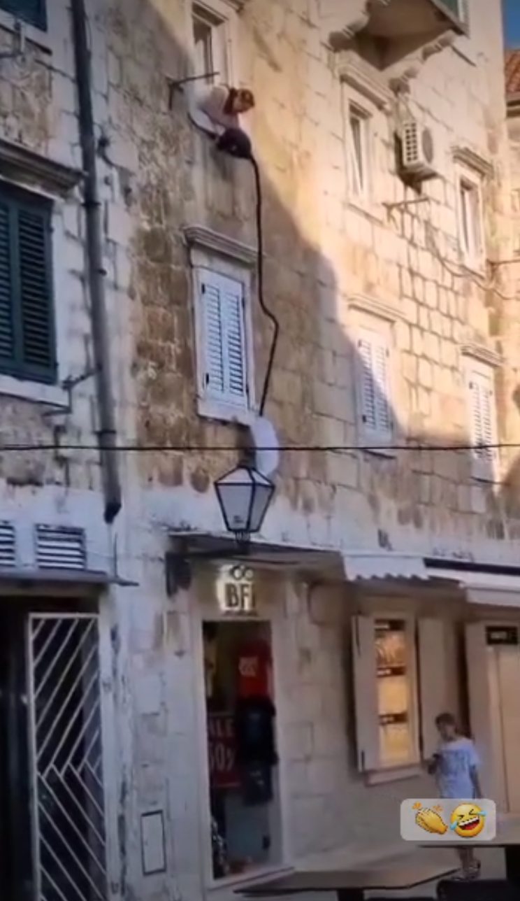 Vynaliezavú ženu na Dalmácii si museli natočiť.