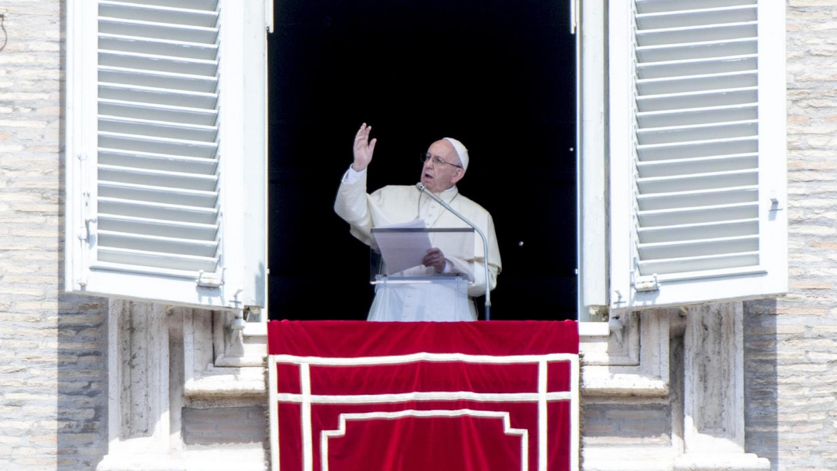 Papież Franciszek z uznaniem mówił dzisiaj o "odwadze" przywódców Korei Północnej i Południowej, którzy spotkali się w piątek i rozpoczęli "szczery dialog". Nawiązał też do beatyfikacji w Krakowie Hanny Chrzanowskiej i nazwał ją "apostołką chorych".