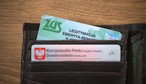 Seniorze: nie chowaj legitymacji emeryta-rencisty do szafy. Z tych ulg możesz skorzystać w 2026 roku