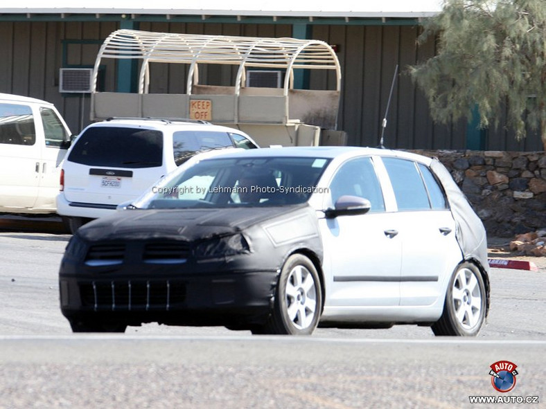 Zdjęcia szpiegowskie: Volkswagen Golf przechodzi intensywne testy