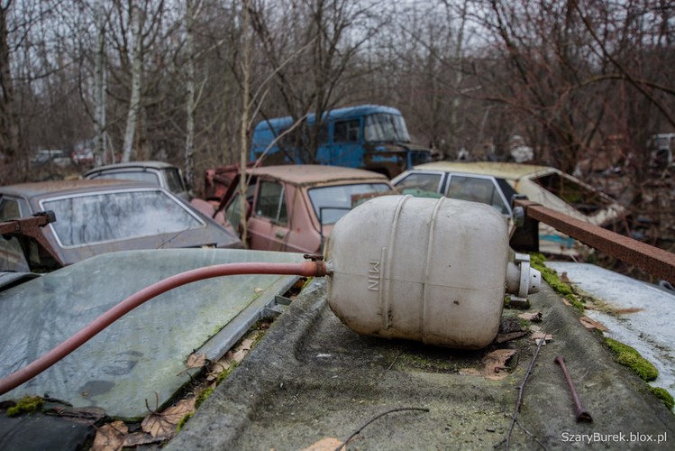 Cmentarzysko samochodów pod Warszawą