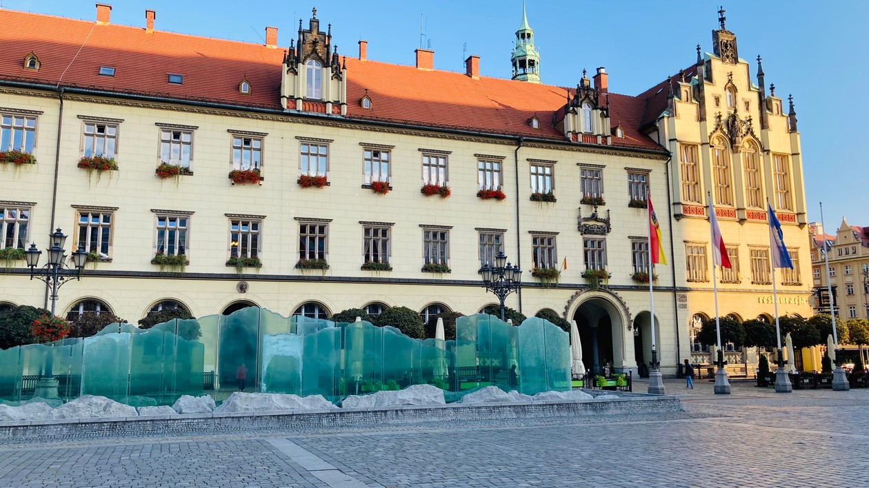 Urząd Miasta we Wrocławiu. Początkowo wydawało się, że miasto pomoże byłej policjantce. 