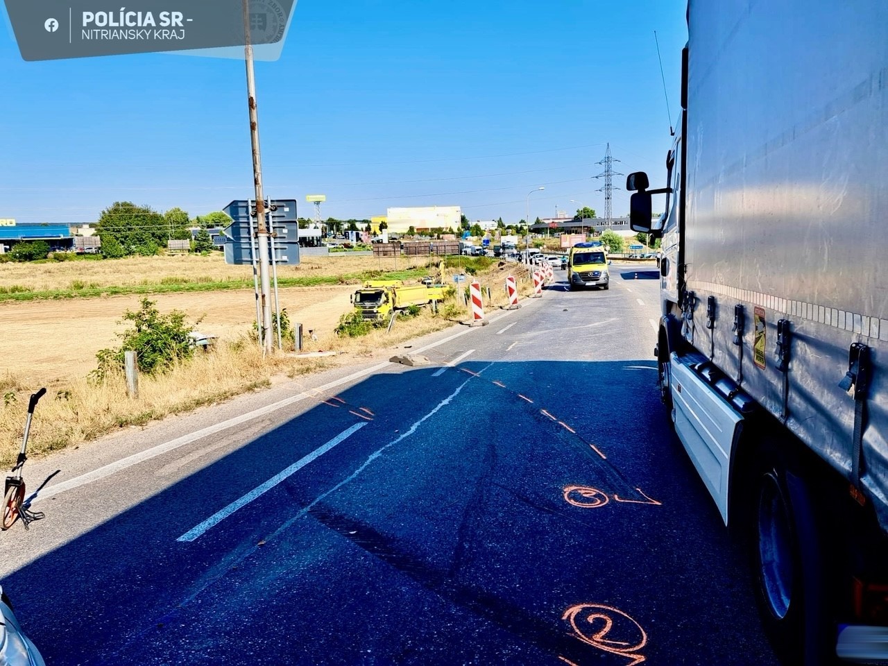 Pri Nitre sa zrazilo auto s kamiónom.