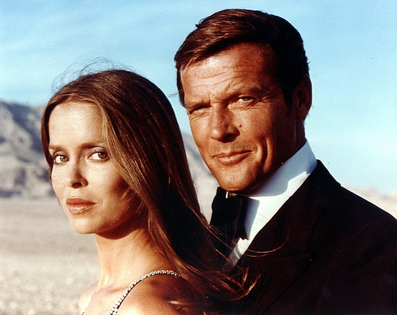 Sir Roger Moore i Barbara Bach w filmie "Szpieg, który mnie kochał" z serii o Jamesie Bondzie