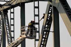 Ludzie krzyczeli: Skacz. Nam się spieszy! Samobójca na moście w Toruniu