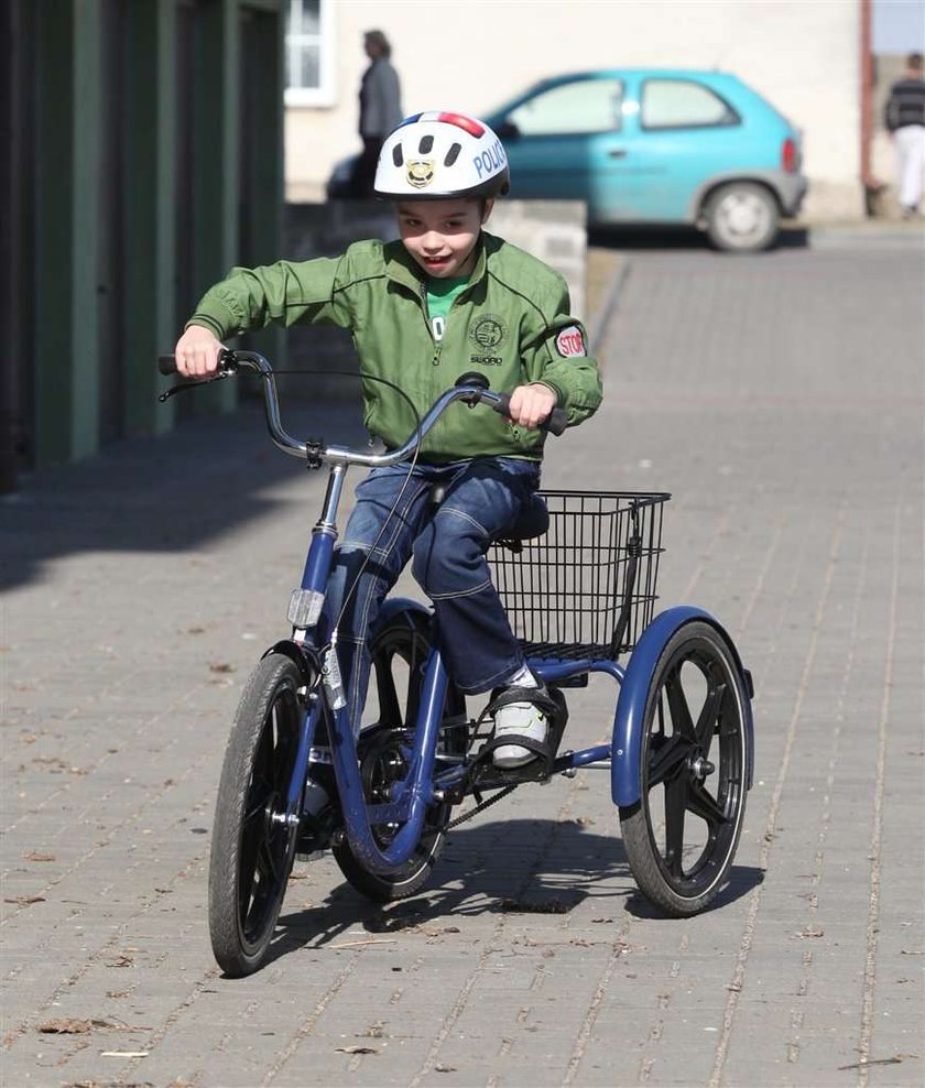 Adaś dostał rower od komentatora "Faktu"