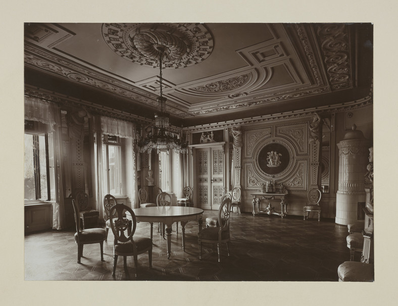 Wnętrze pałacu w Kopicach (ok. 1910 r.)