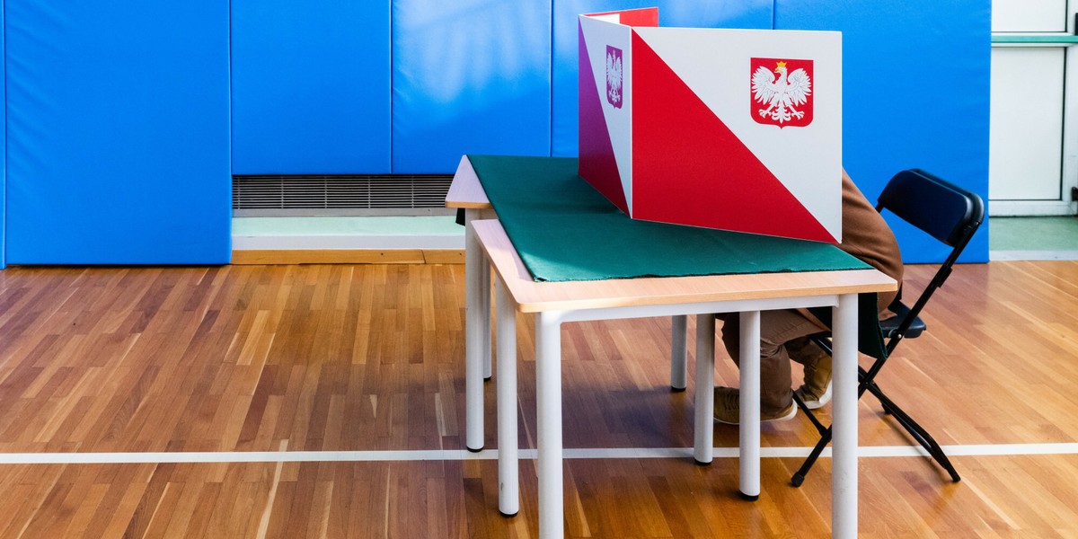 Wybory samorządowe 2024. Czym różnią się wybory do rady gminy, powiatu i województwa?