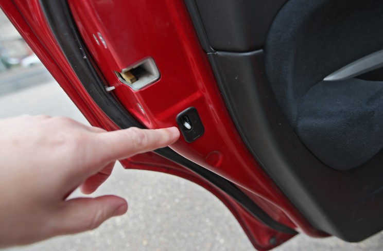 Hidden feature in the car: Do you know what this little hole is for?