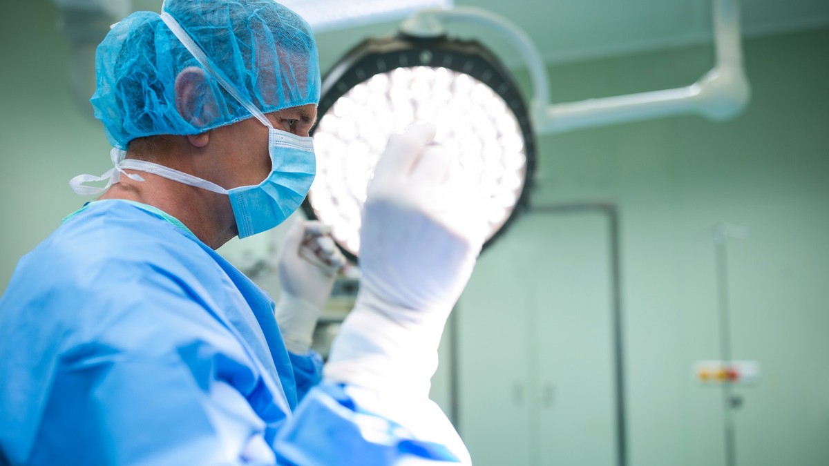 Ilutsracija: doktor, hirurg