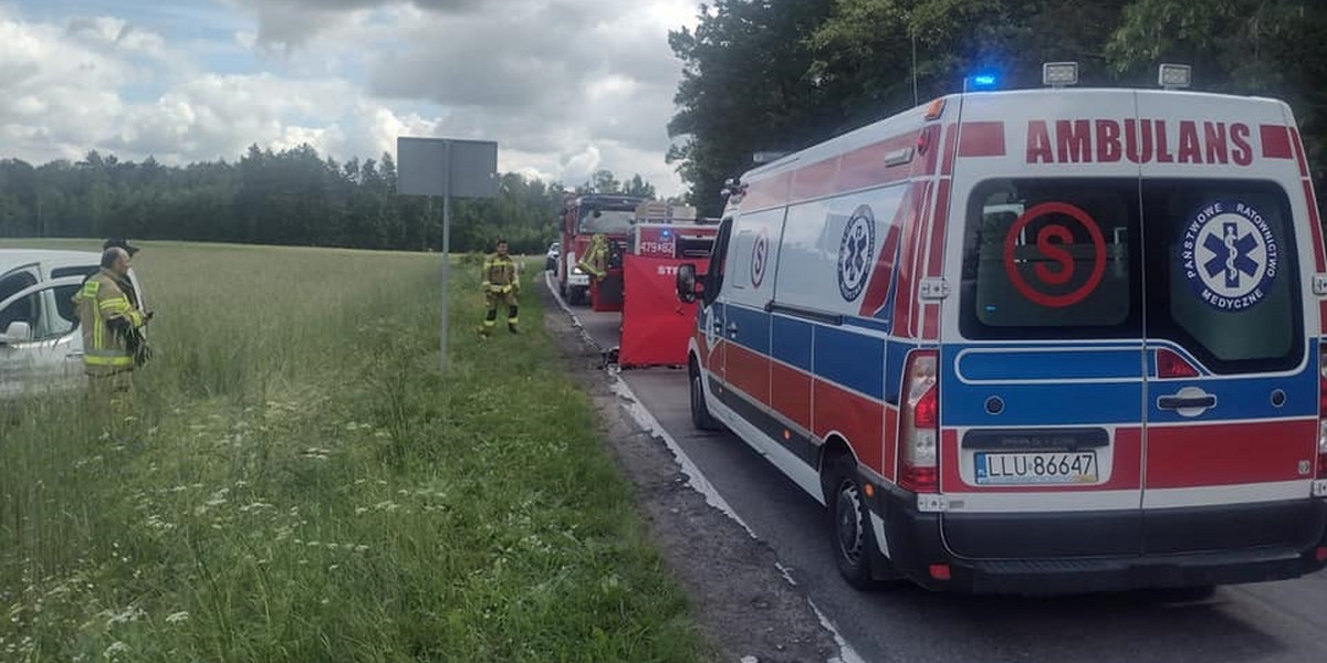 Tragedia na drodze w Kamieniu. Element maszyny oderwał się od ciągnika i zabił 40-latkę na miejscu.