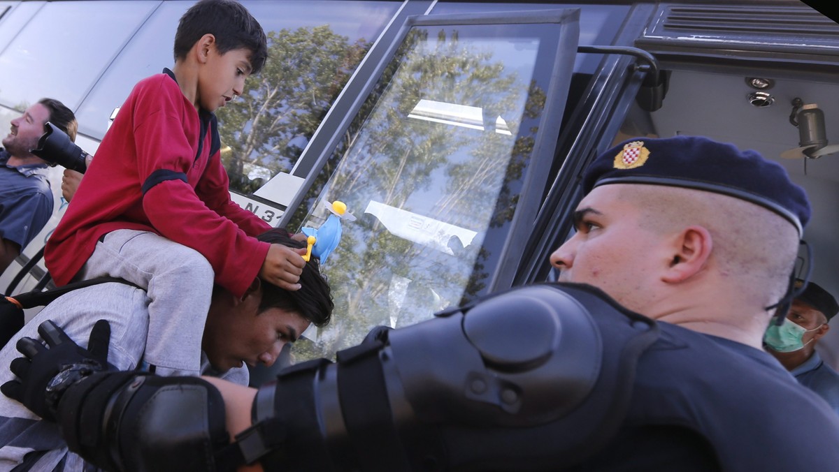 Prezydent Chorwacji Kolinda Grabar-Kitarović nakazała wojsku, by było gotowe, jeśli zajdzie taka konieczność, do ochrony granic państwowych przed nielegalnymi imigrantami - podała państwa agencja prasowa HINA.