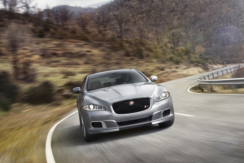 Jaguar XJR: ostry kocur