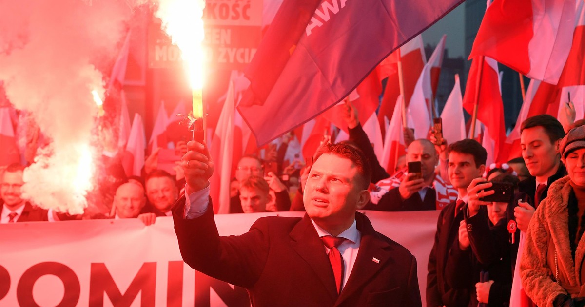 Z odpaloną racą na marszu. Wiemy, co czeka Sławomira Mentzena