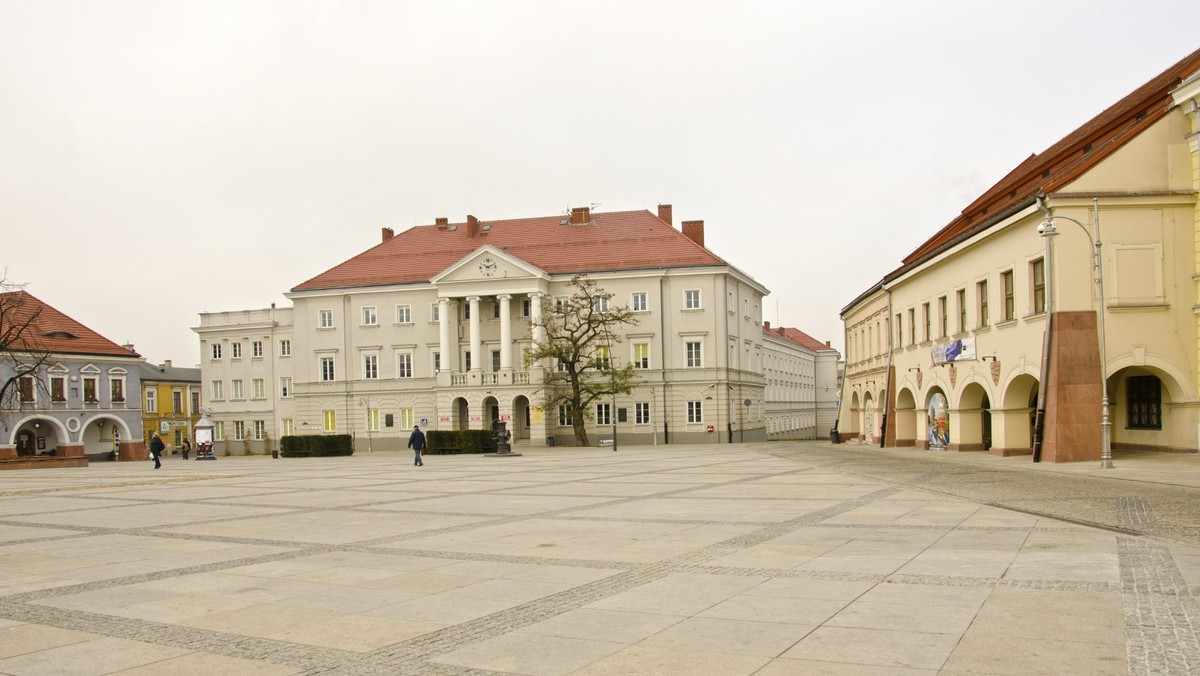 Laureatów kolejnej edycji Nagród Miasta Kielce poznamy podczas uroczystej gali w Kieleckim Centrum Kultury, która odbędzie się dzisiaj - początek o godz.18.00). W części artystycznej wystąpi Katarzyna Groniec z Zespołem - informuje UM Kielce.