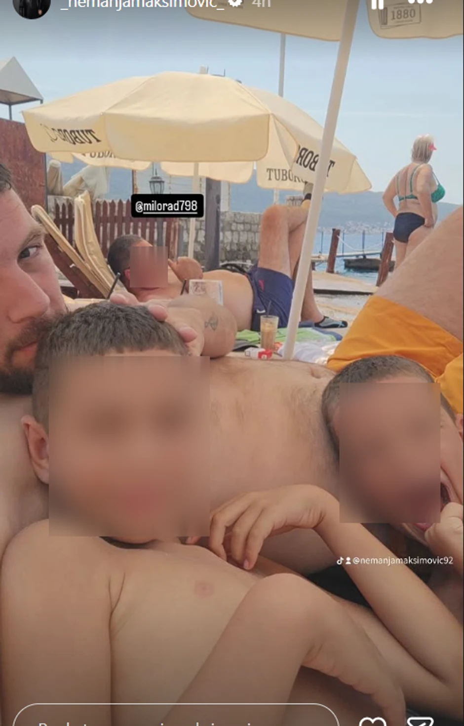 Nemanja sa sinovima na plaži